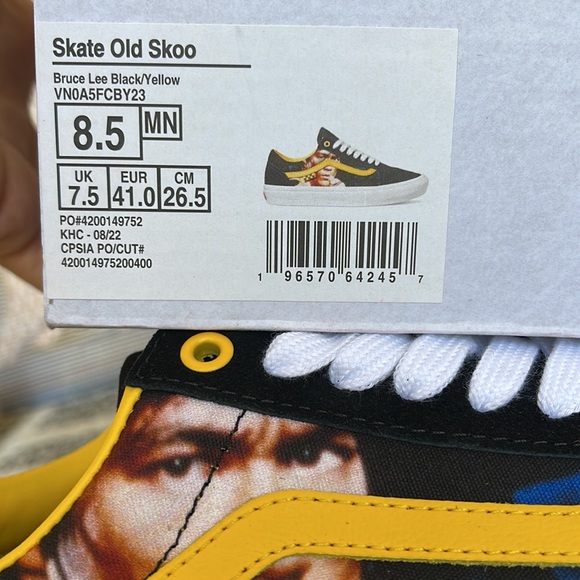 Vans Men’s Skate Old Skool
Bruce Lee Black/Yellow
VN0ASFCBY23
Sneakers - Picture 16 of 16